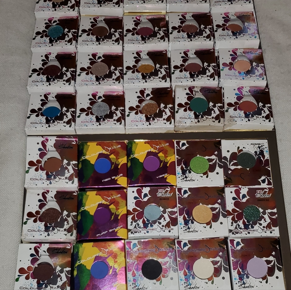 Eyeshadow Holder(PLUS EYESHADOWS)(SOLD OUT)